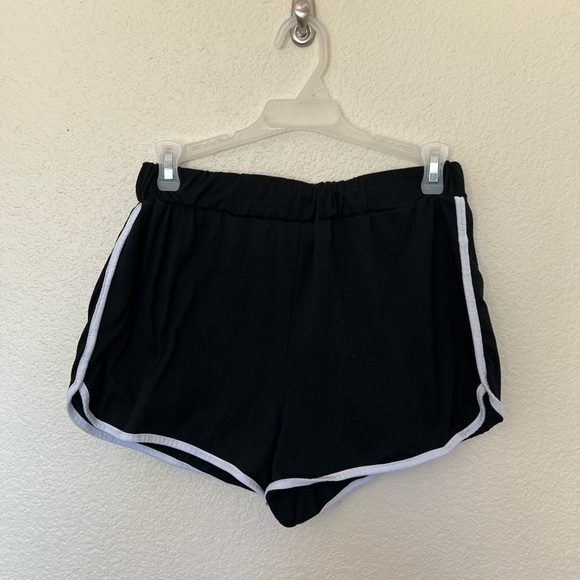 Zaful | Black and White Crop Tank and Shorts Set - Picture 13 of 14